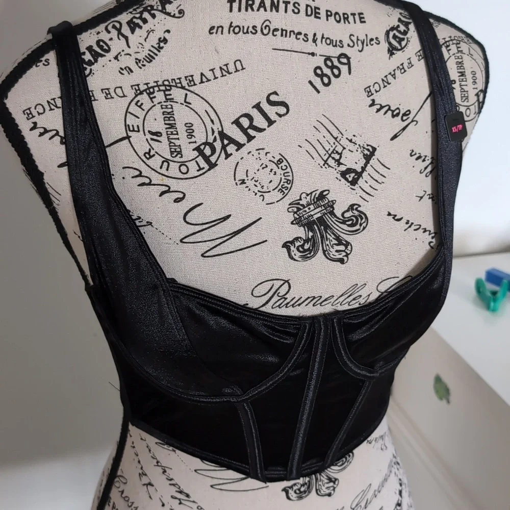 LA SENZA | Women's Black Mirrored Satin Unlined Underwire Bra Top - Picture 5 of 8
